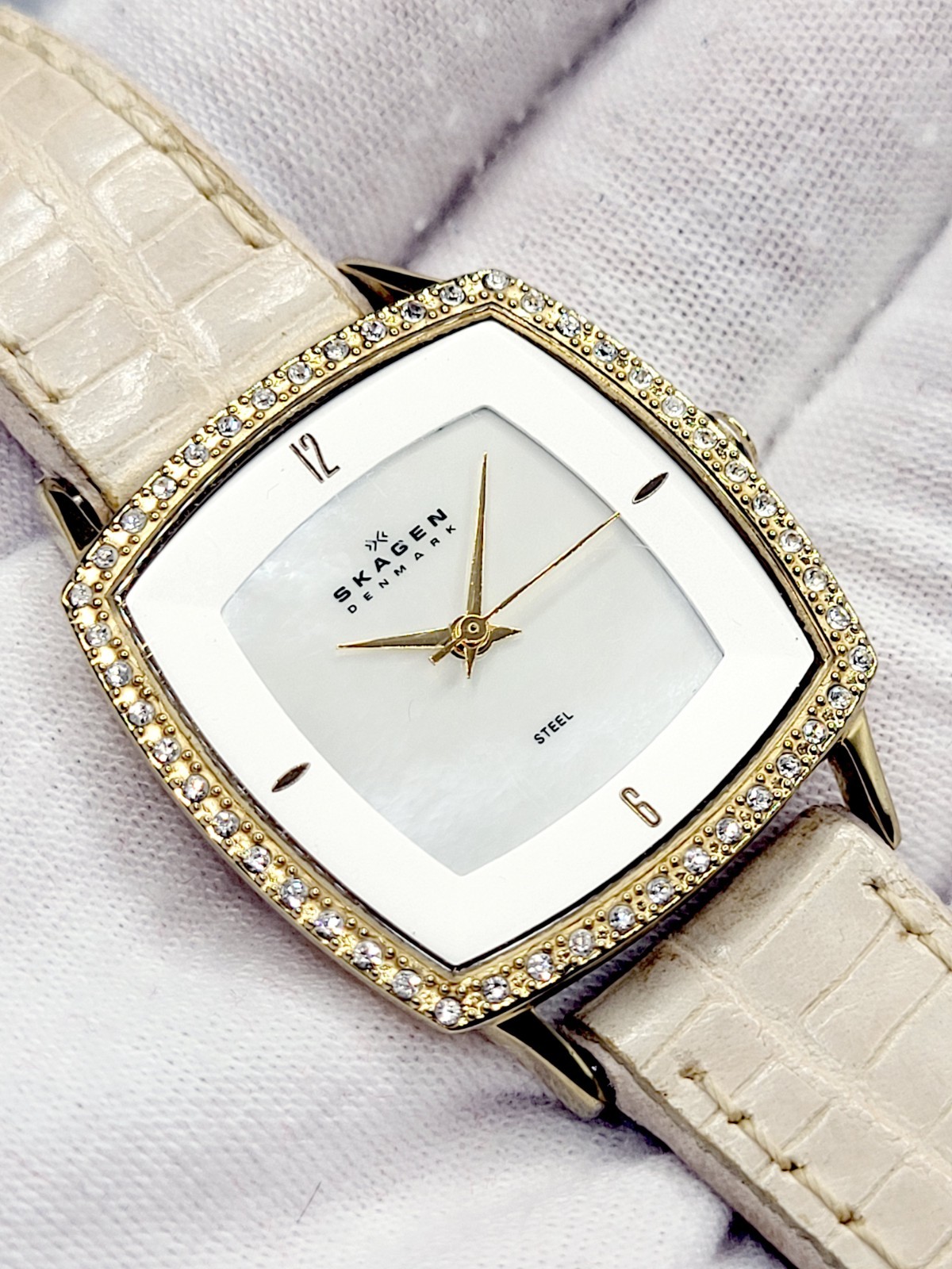 28mm Skagen MK348SGLT8B Mother of Pearl Dial Beige Leather Strap Women’s Watch