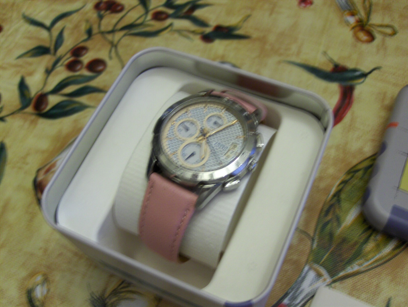 FOSSIL ES 4024 MODERN PURSUIT 3 EYE CHRONOGRAPH DIALS AND DATE WINDOW