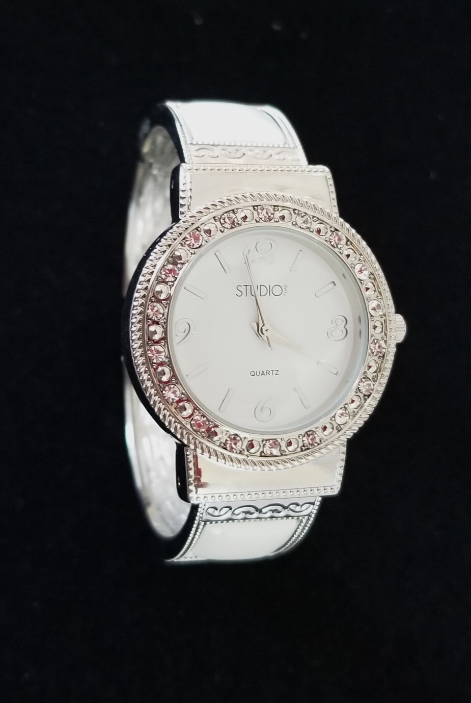 NWT Studio Time Kohl’s Silver Tone Cuff/Bangle Watch STD1009T 6.5″-7.5″ Running
