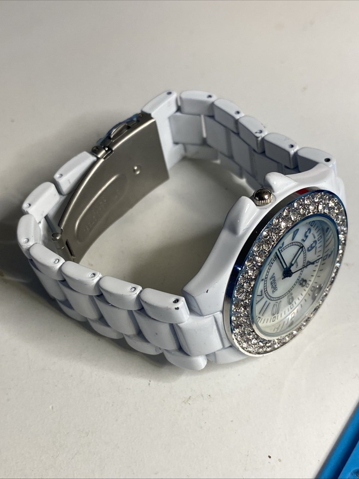 BORA Diamond & White Tone Watch New Battery
