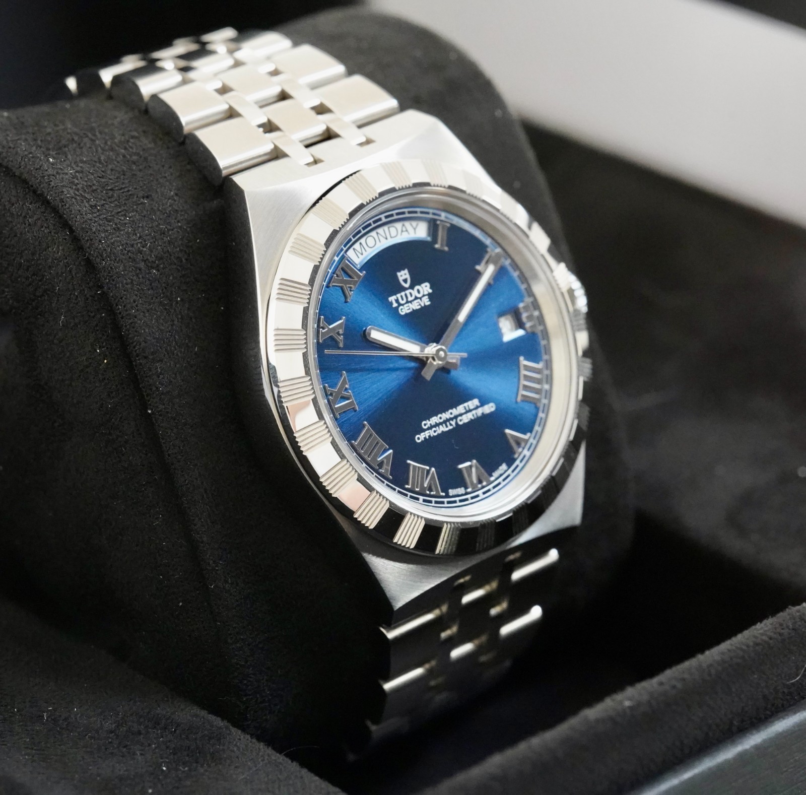 2026 Tudor Royal 40mm Blue Roman Numeral Dial Day-Date M2840D1A0-0002 Full Set