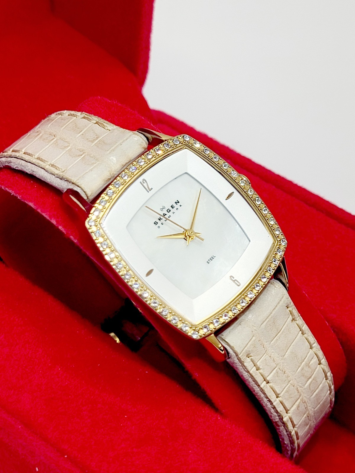 28mm Skagen MK348SGLT8B Mother of Pearl Dial Beige Leather Strap Women’s Watch