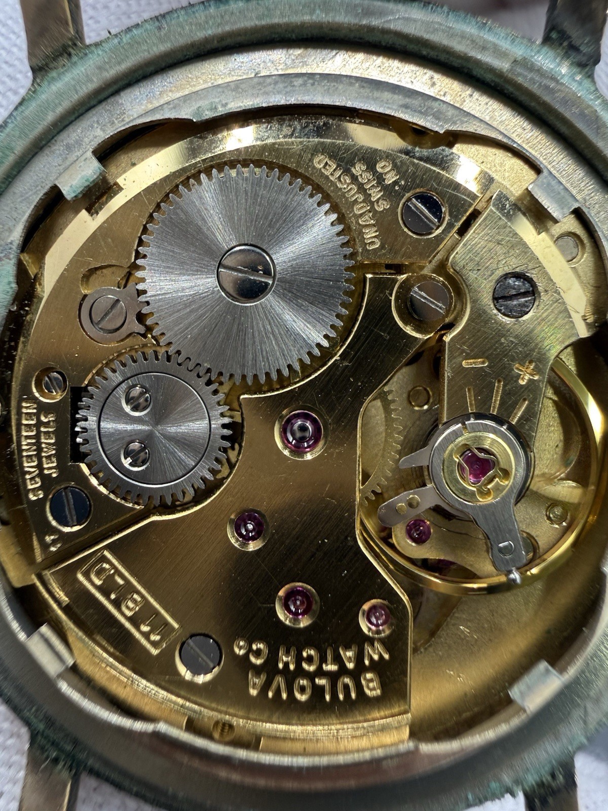 Vintage Bulova 17 Jewel Manual Wind Watch 33.7mm Cal 11BLB Date Gold Filled Runs