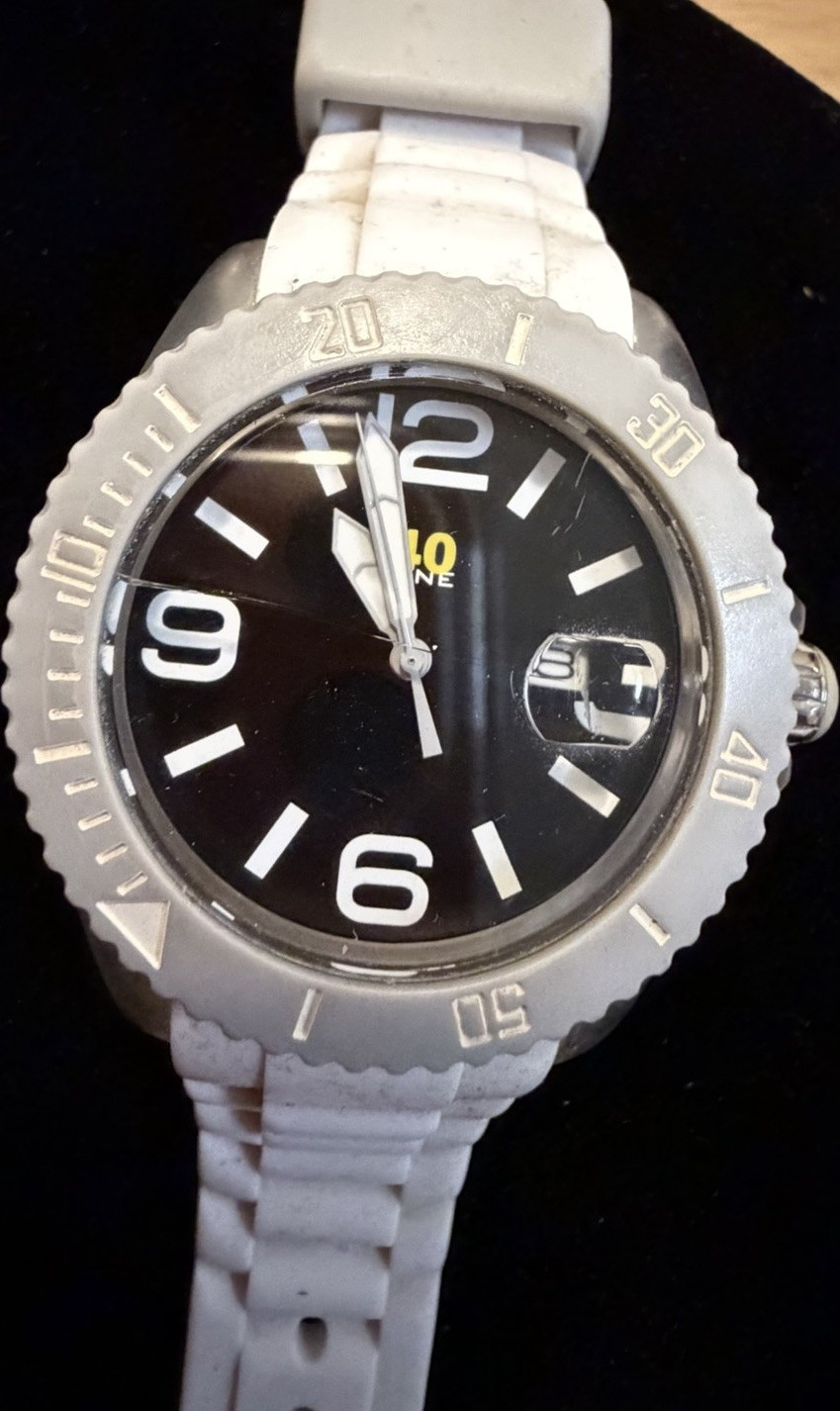 40 Nine Unisex Quartz Analog 44mm Silver Black Dial White Silicone Date 5 ATM