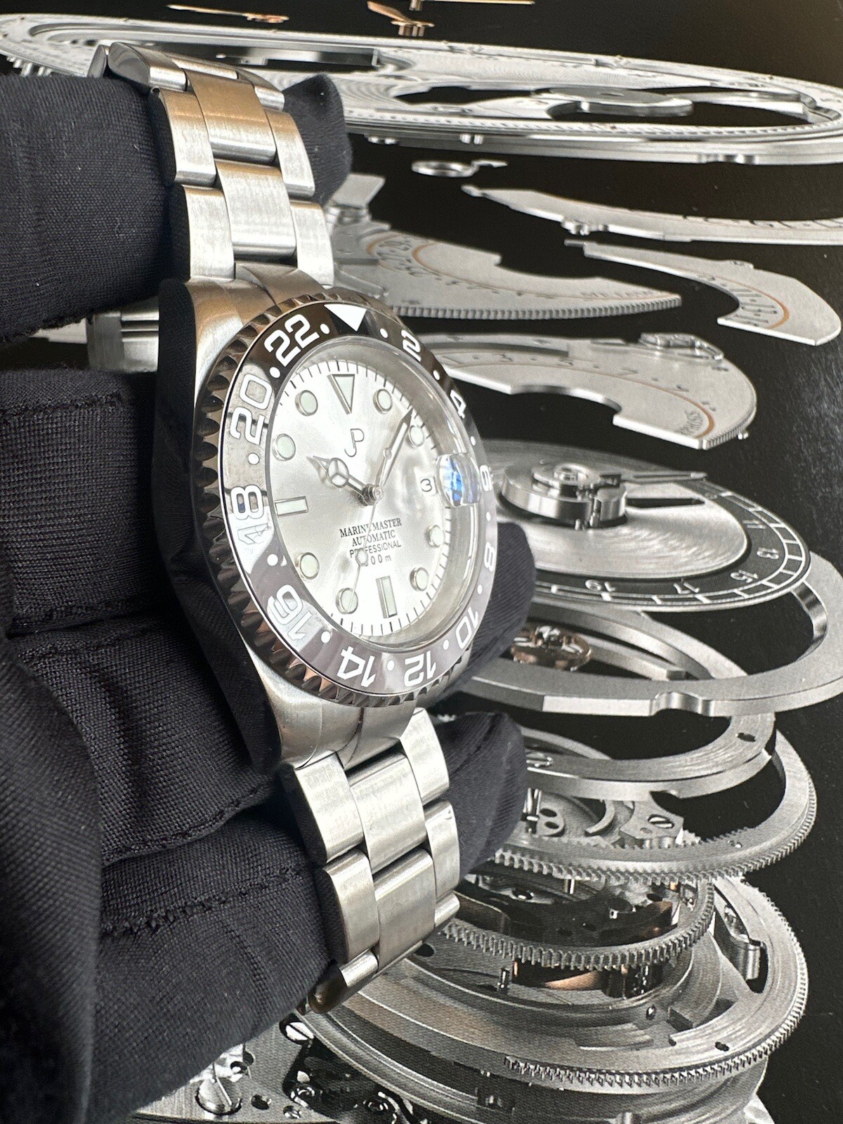 seiko nh35 JP custom 40m automatic White/silver Opaline Dial Black & Grey Bezel