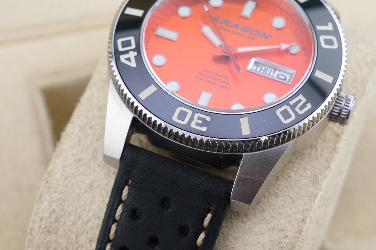 ARAGON Divemaster NH36 Day/Date with 24 jewels 42mm Orange Dial Clean!