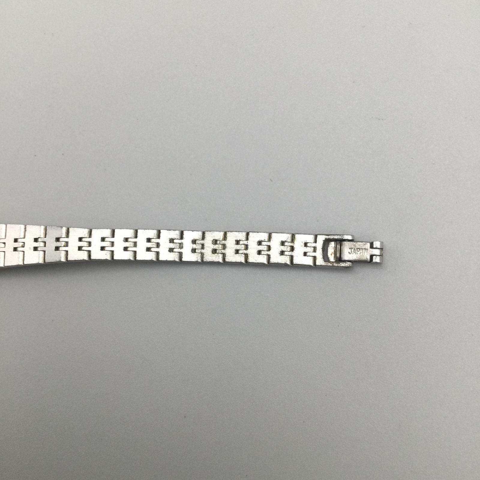 Vintage Caravelle Womens Watch 14mm White Dial Silver Tone Manual Wind 6.5″