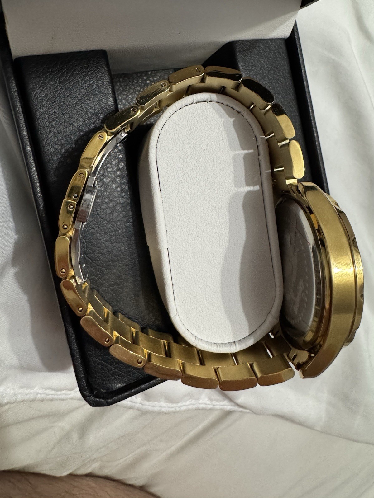 Trump Vintage Gold-Tone Quartz Analog-Date Watch / Silver Dial / Black Bezel