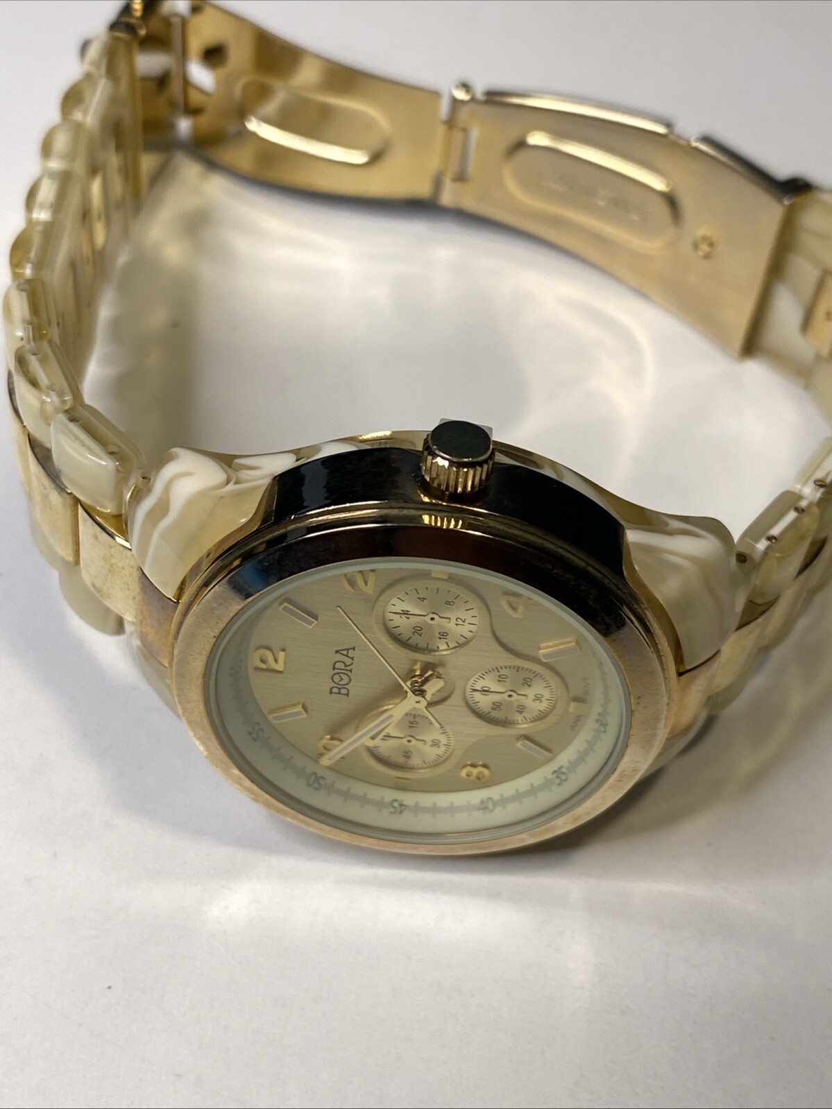 Bora Shell Like Band New Battery Gold Tone Japan Movement