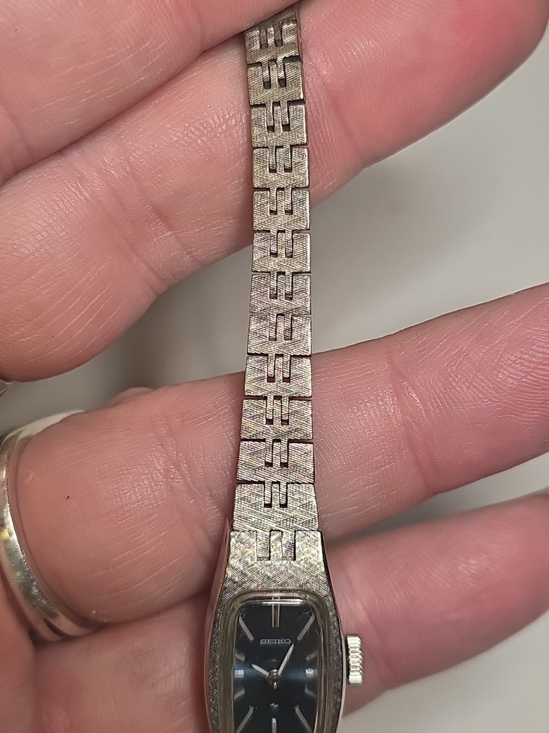 Seiko Blue Dial Mechanical Watch 14mm Case 6.75″ Band 1520-3629 Working Vtg