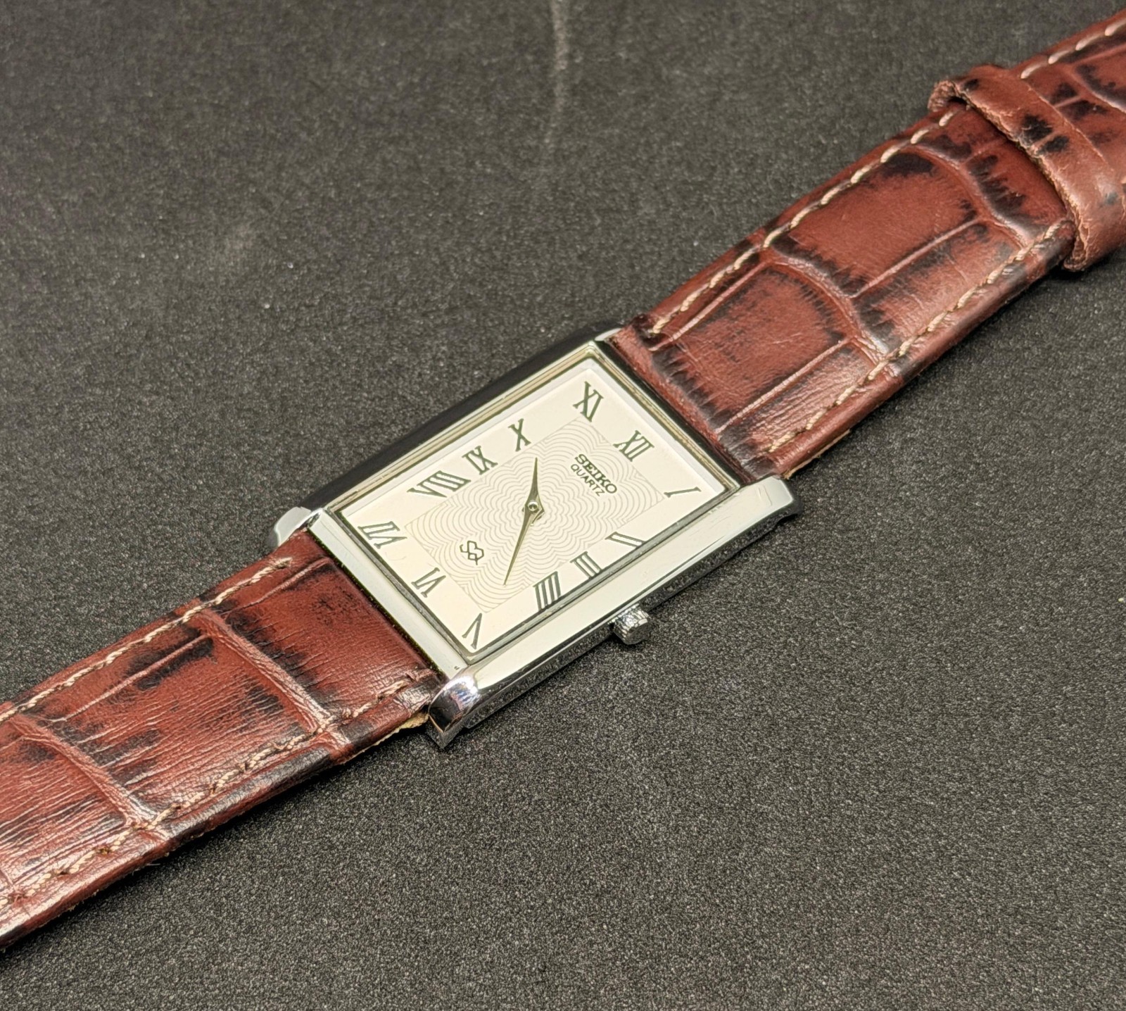 Rare Vintage Seiko Slim Quartz Men’s Wrist Watch