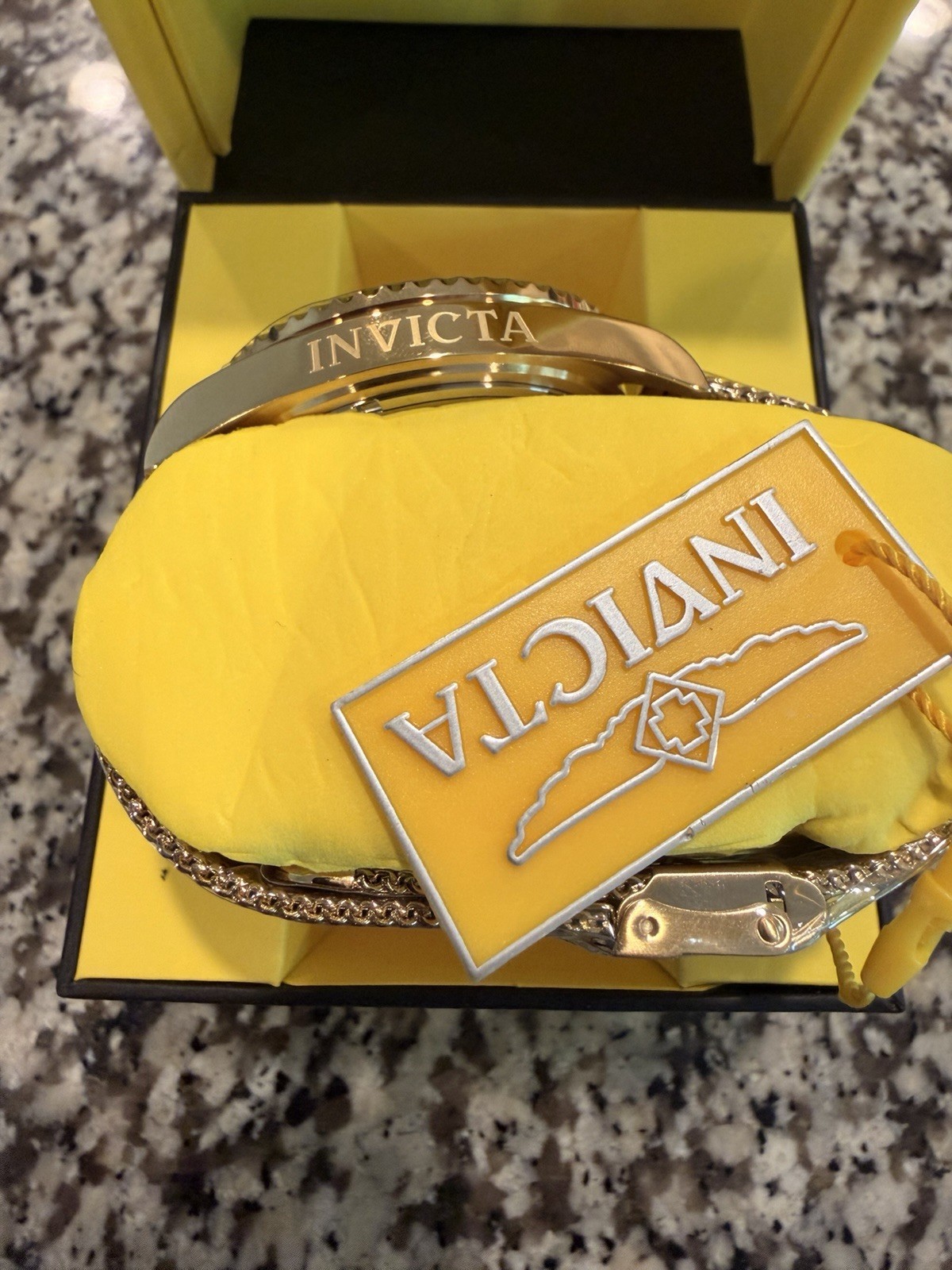 Invicta Pro Diver Men’s Quartz 100m Diver Gold Dial Blue Bezel Mesh Date