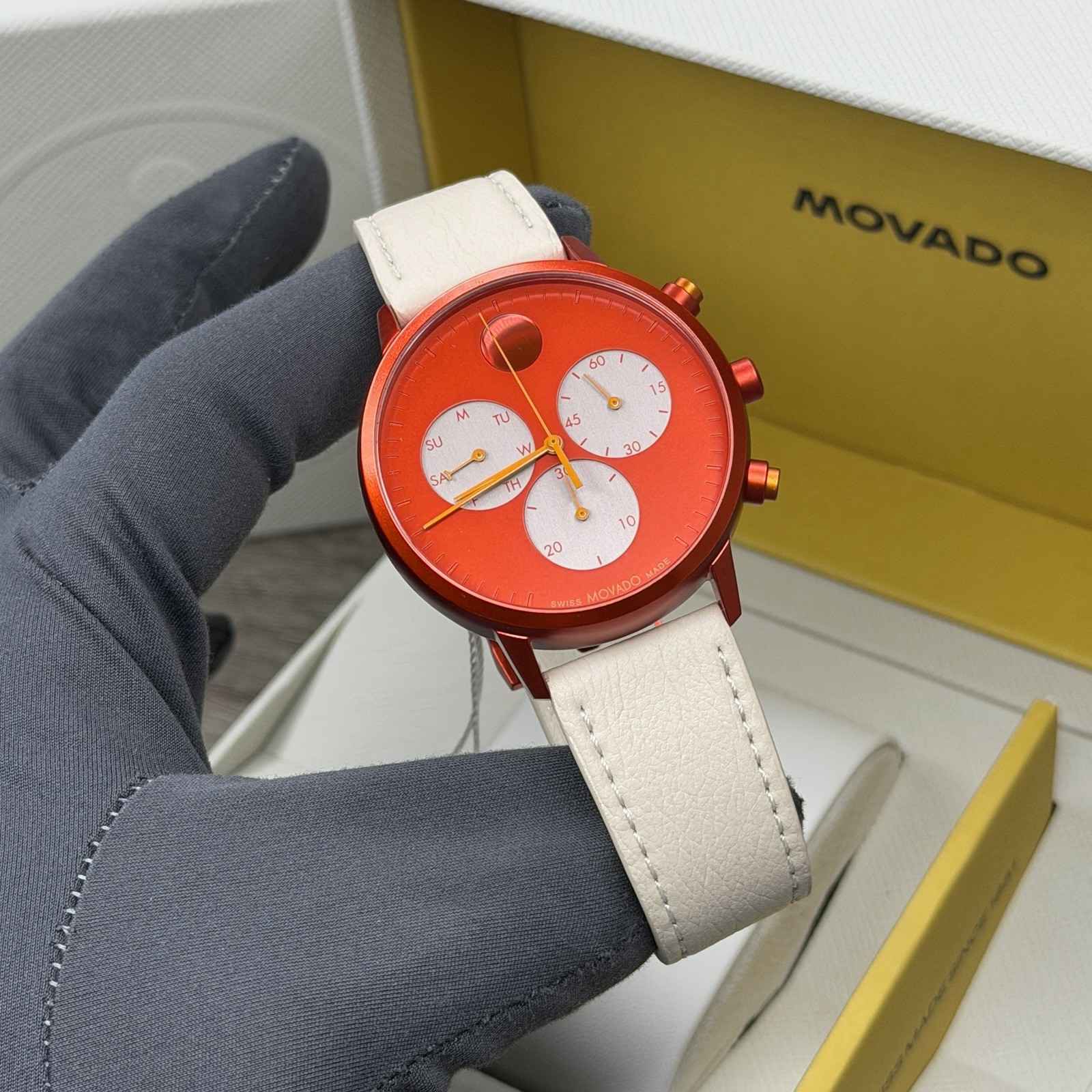 NEW✅SWISS✅ Movado FACE Red Dial Cream Leather Chrono Aluminum Men Watch 3640150