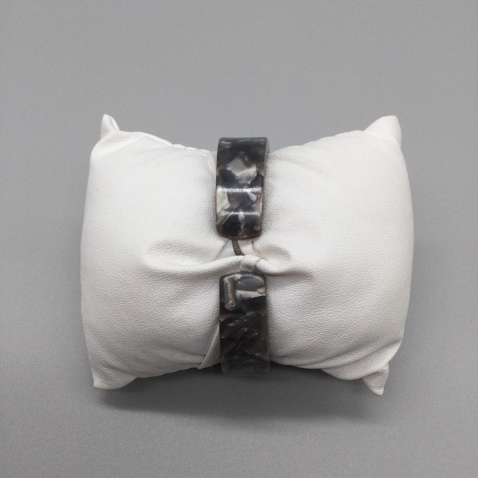 Bora Womens Watch 37mm White Dial Gray Marbled Resin Bangle New Battery