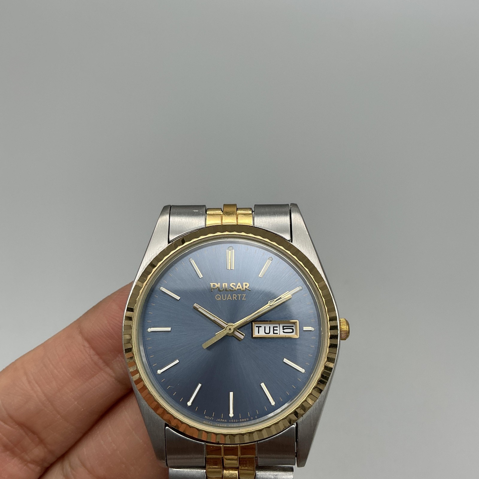 Vintage Pulsar Mens Watch 35mm Blue V533-8B50 Two Tone Day Date New Battery 7.5″
