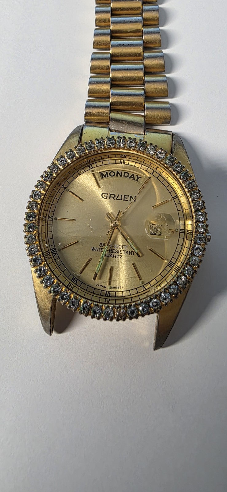 Gruen Quartz Day/Date Gold Tone Analog Wristwatch for REPAIR OR PARTS