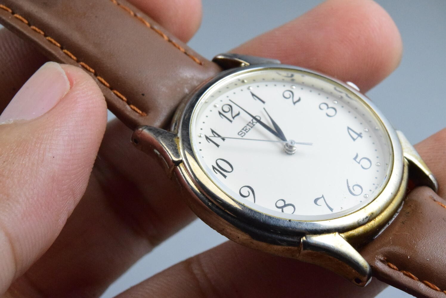 Vintage watch Seiko 7N01-7141 White Men Quartz Round 35mm