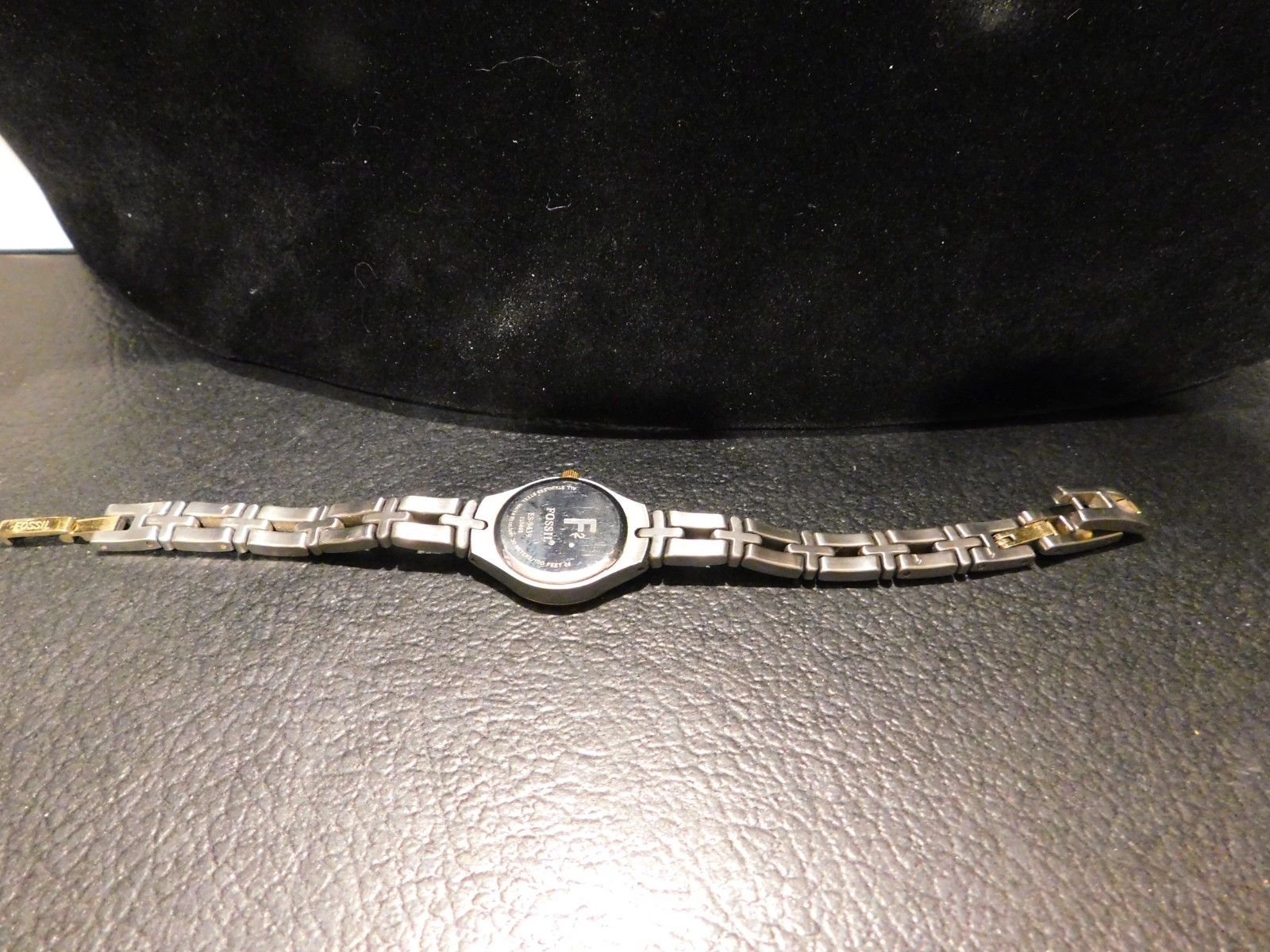 Fossil F2 ES-9439 Silver Tone Watch Runs Great Batt. Inst. 7/2/25
