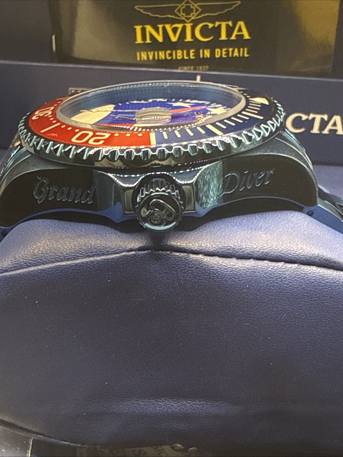 Invicta Pro Diver Auto Men’s 27964 American Flag Dial Limited Watch 537/1776