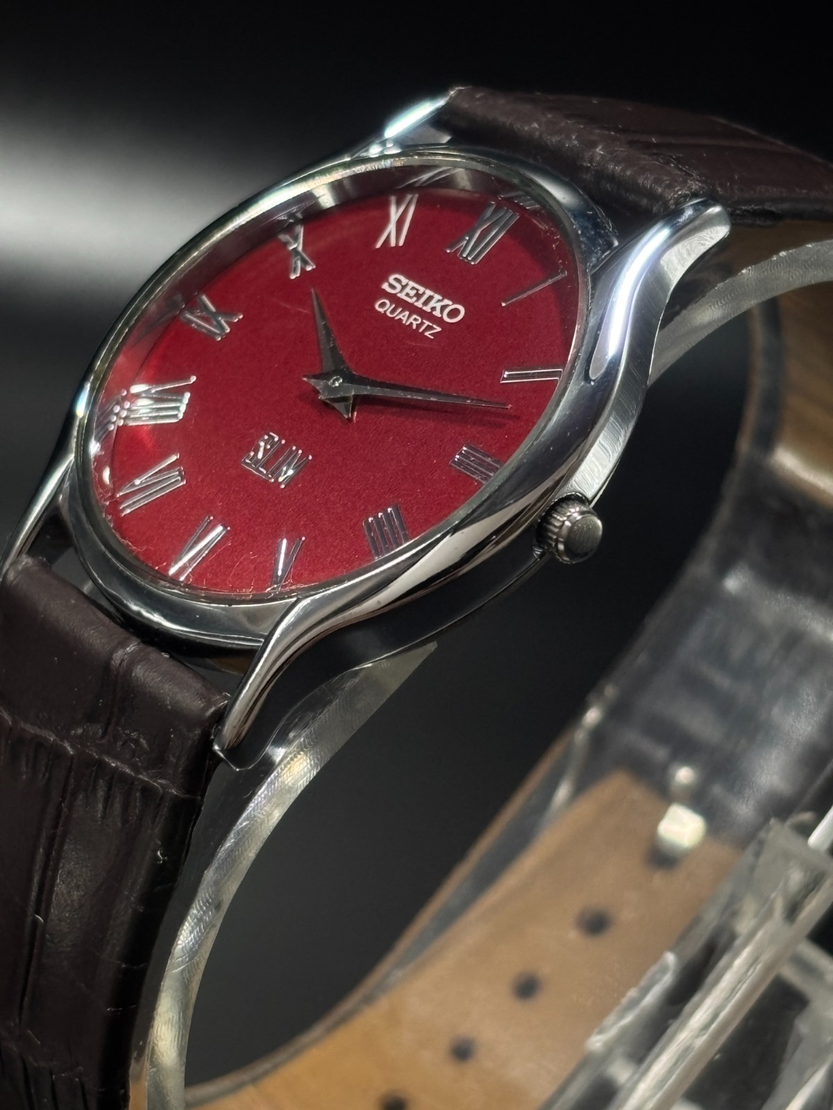 Vintage Seiko Slim Men’s Leather Strap Wrist watch-Roman Dial