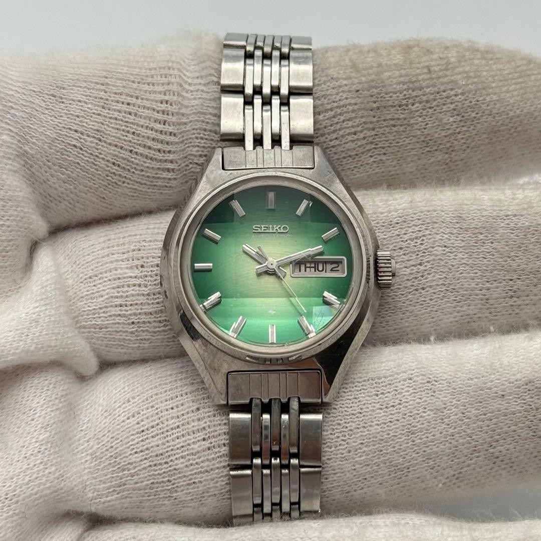 Rare, excellent condition, working SEIKO automatic watch, day-date, green cut gl