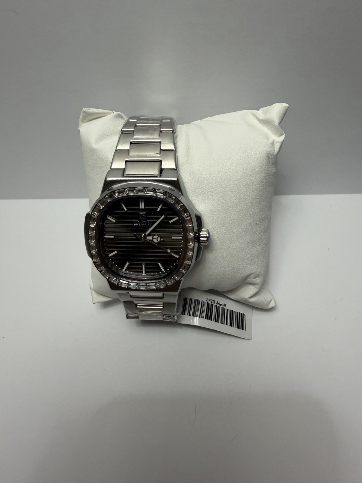 Montres Prestige Men’s Quartz 44mm Silver SS Bracelet Black Dial Gem Bezel Box