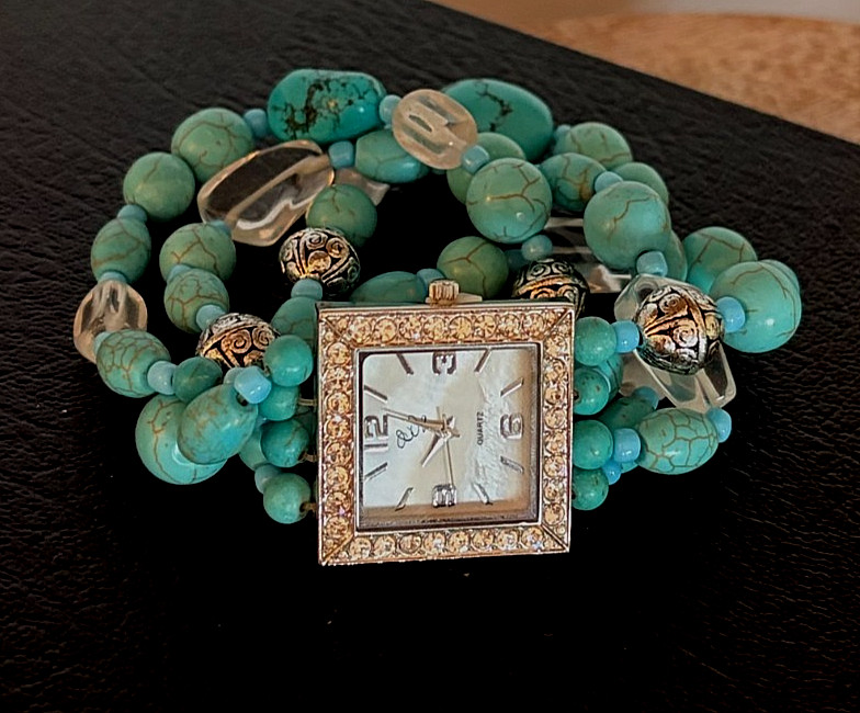 vintage ladies four strand beaded Turquoise Watch and silver tone beads (Quartz)