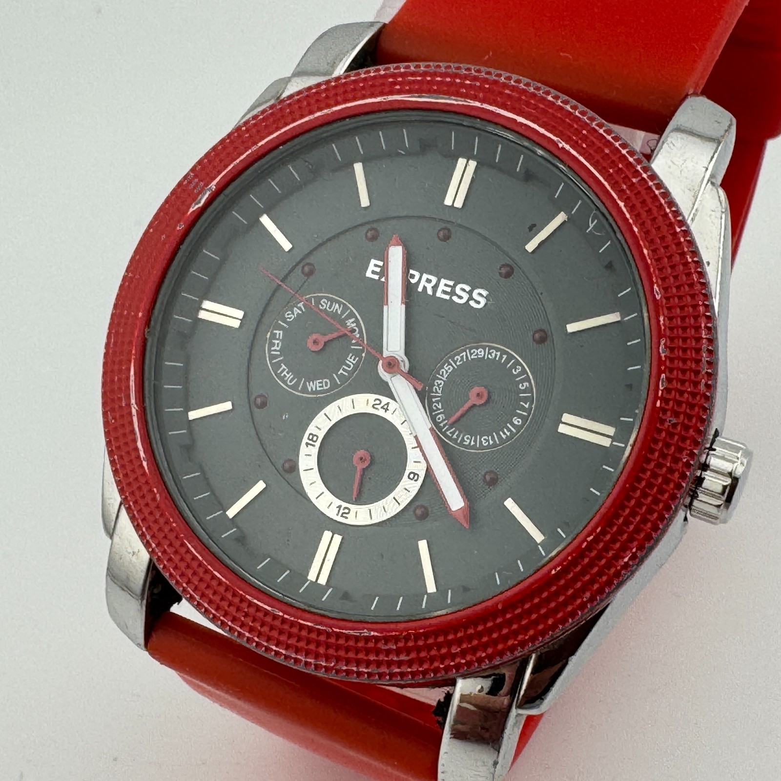 Express Quartz Watch Men 30m Silver Red Japan Movt Day Date Analog New Battery