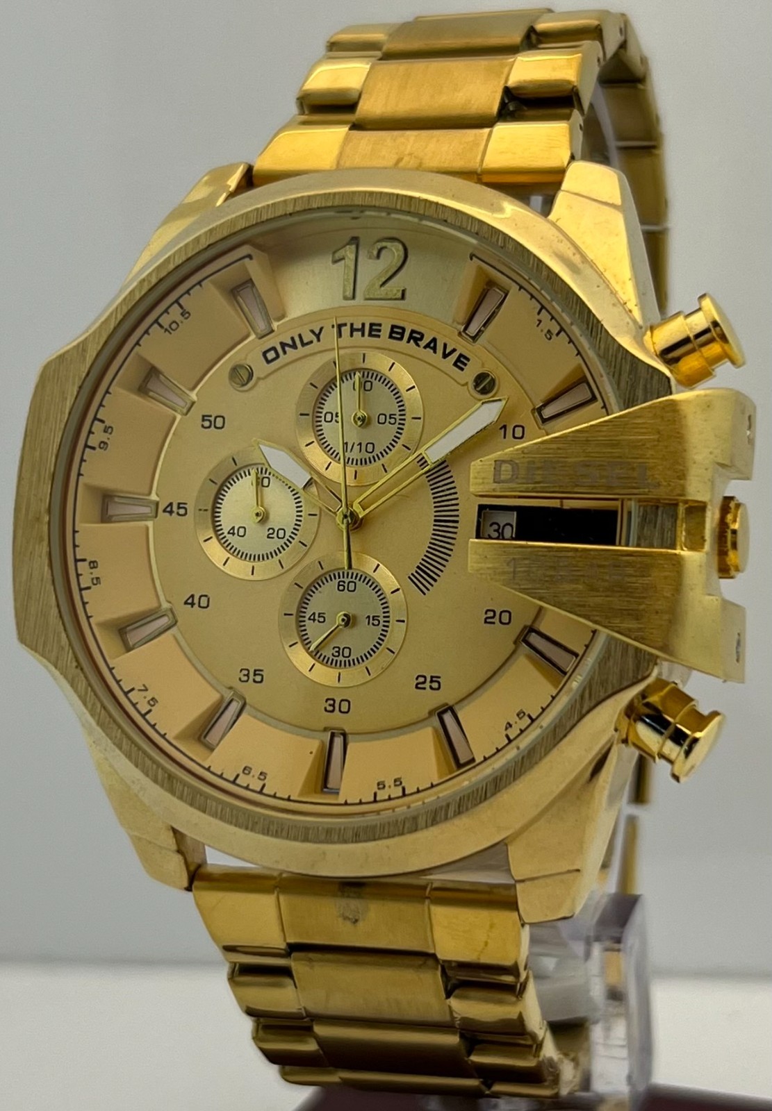 Men’s Diesel Mega Chief Chronograph Date Quartz Golden Dial Working Wristwatch