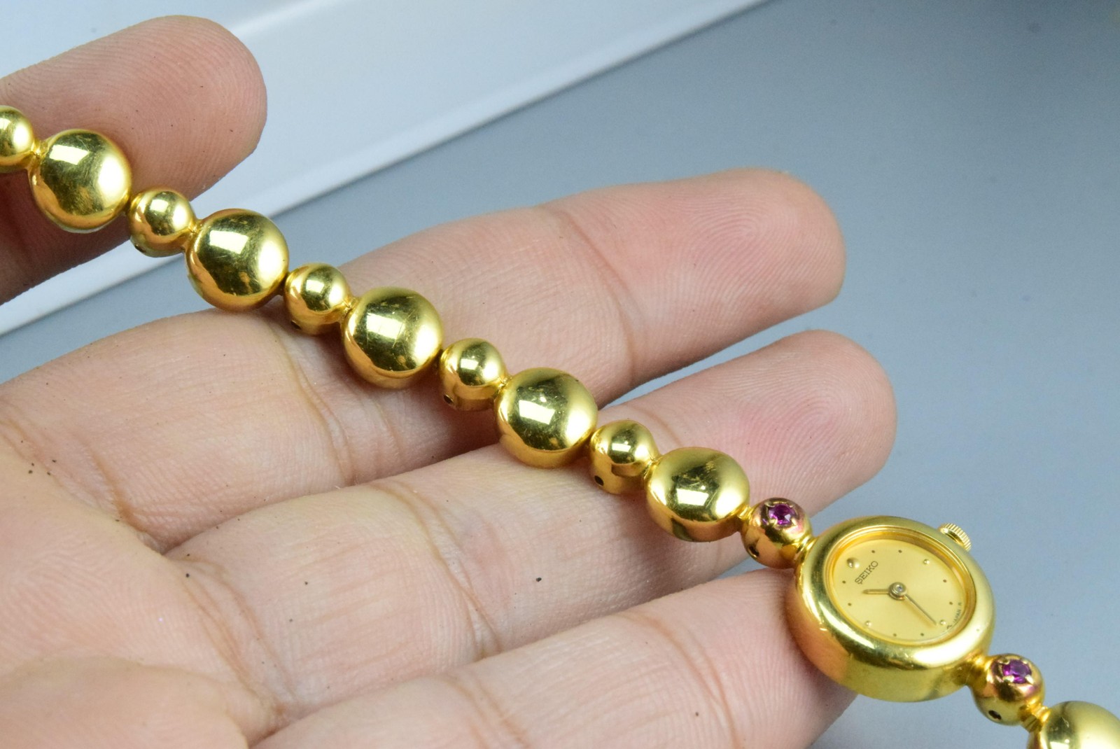 Vintage watch Seiko Tiny 1E20-0420 Yellow Lady Quartz Round 16mm