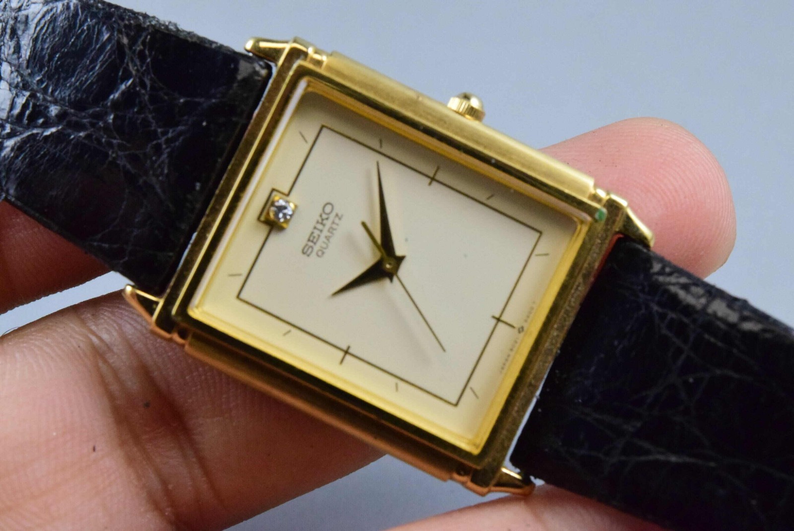 Vintage watch Seiko 9021-5300 Yellow Men Quartz Tank 28mm