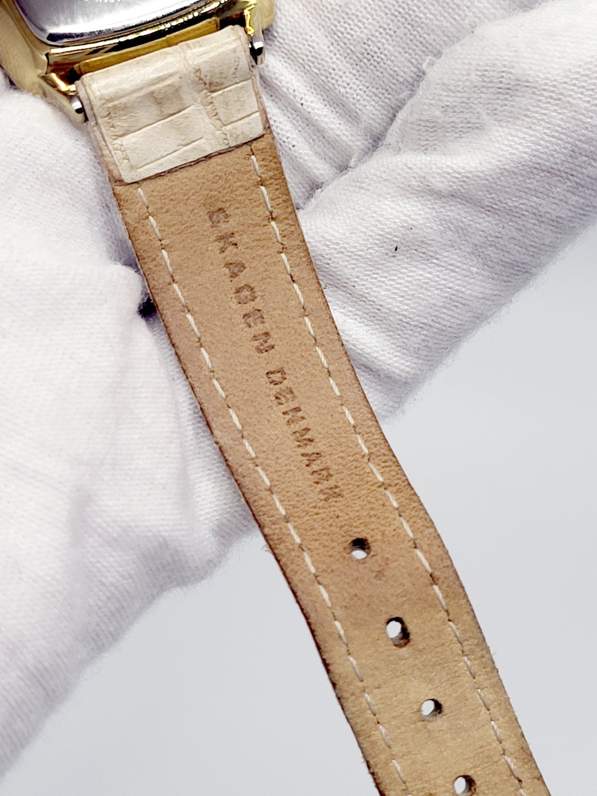 28mm Skagen MK348SGLT8B Mother of Pearl Dial Beige Leather Strap Women’s Watch