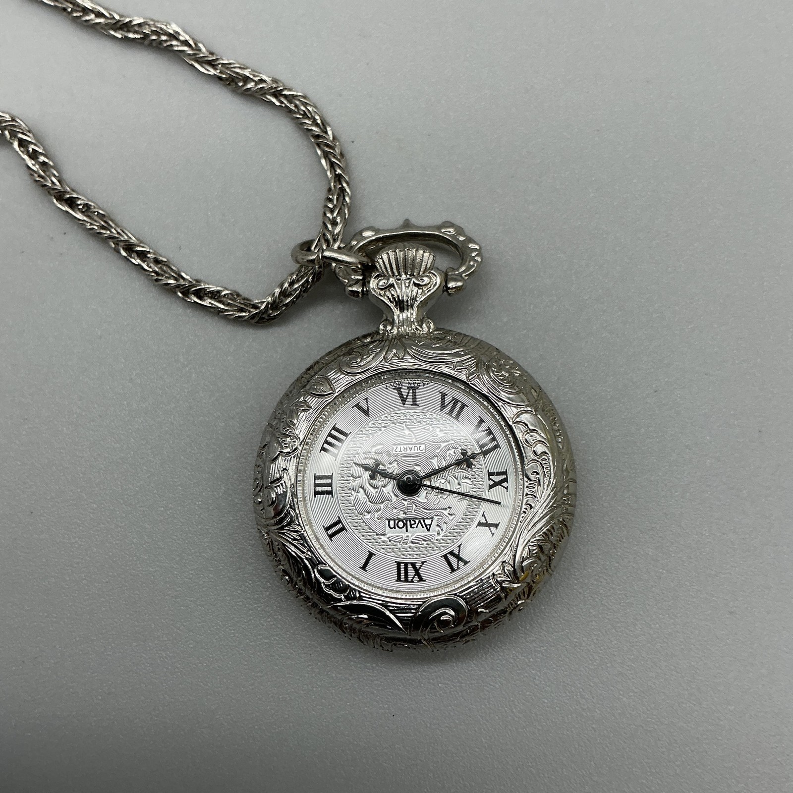 Avalon Pendant Necklace Watch Women 27mm Silver Tone Chain New Battery