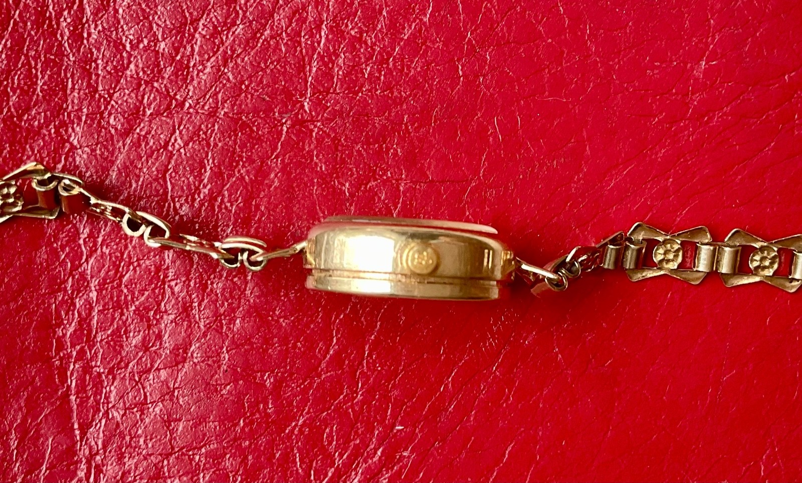 Vintage Sovereign 9K (375) Hallmarked Solid Gold Lady’s Watch, 9K Band 8.8 g