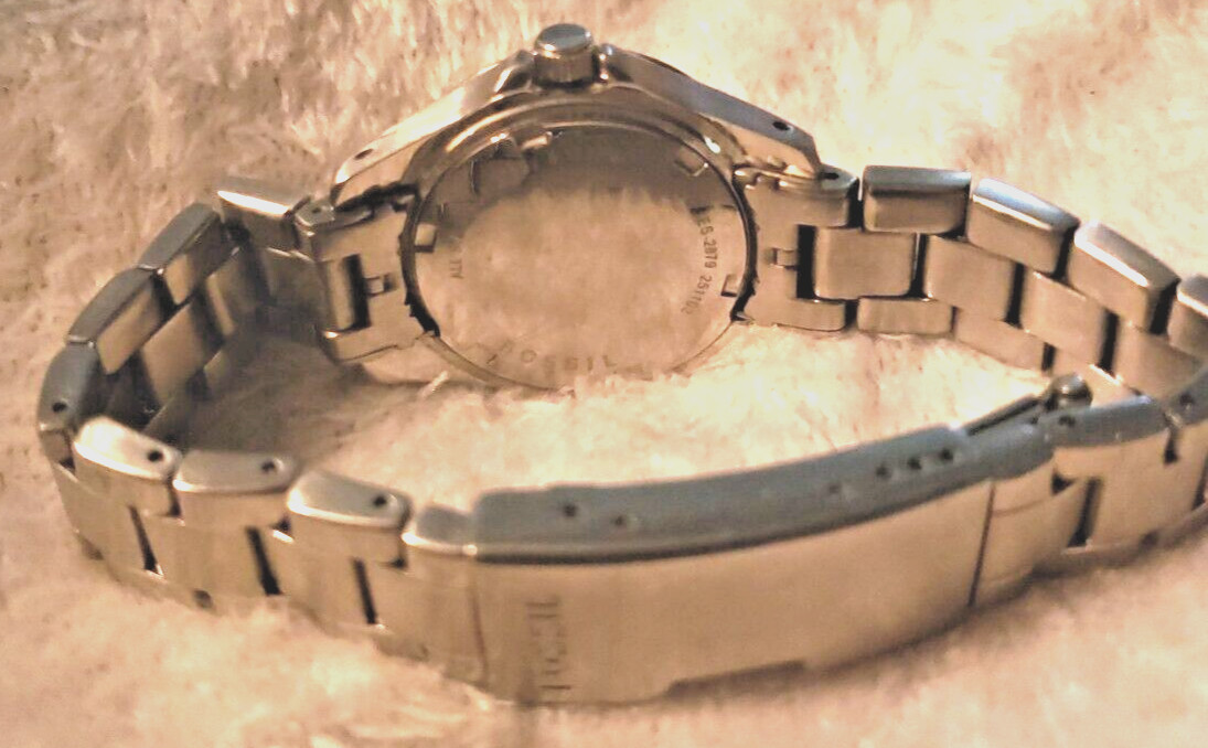 FOSSIL WATCH, WOMEN’s metal link strap, fold-over push clasp. GOOD CONDITION.