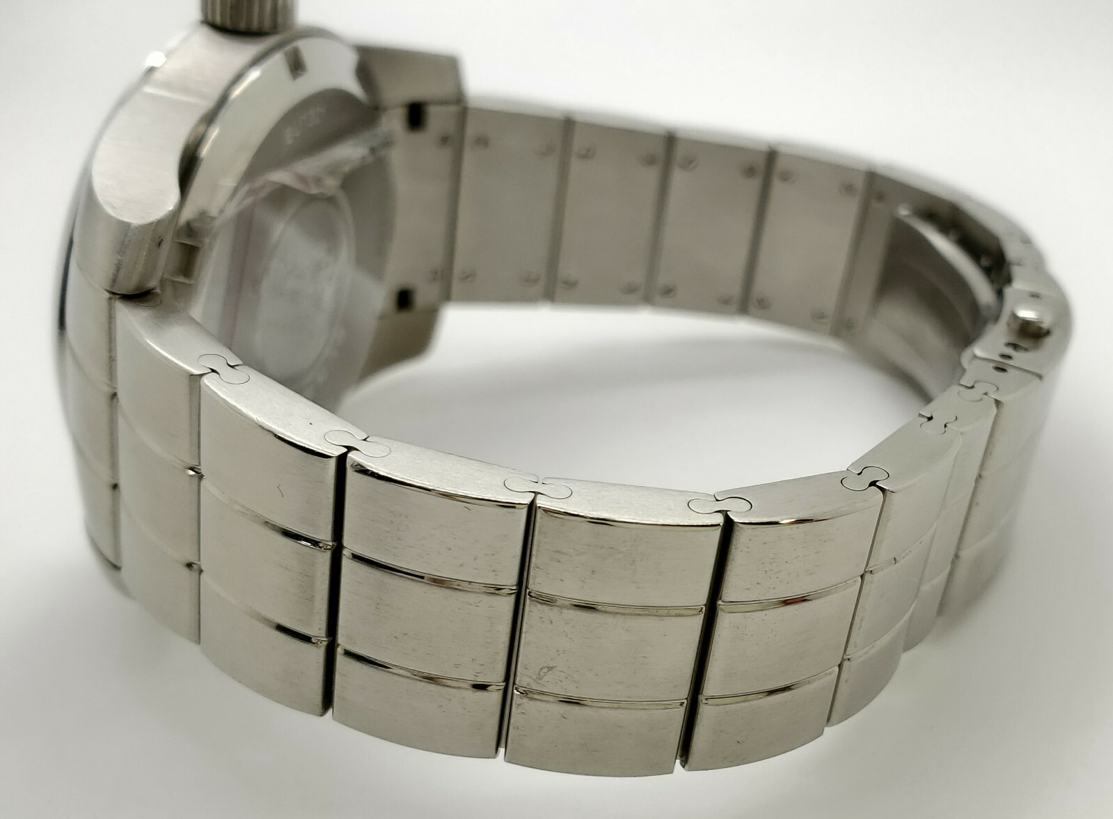 Burberry BU7301 Silver Tone White Date Dial Mens Swiss Made Dress Watch