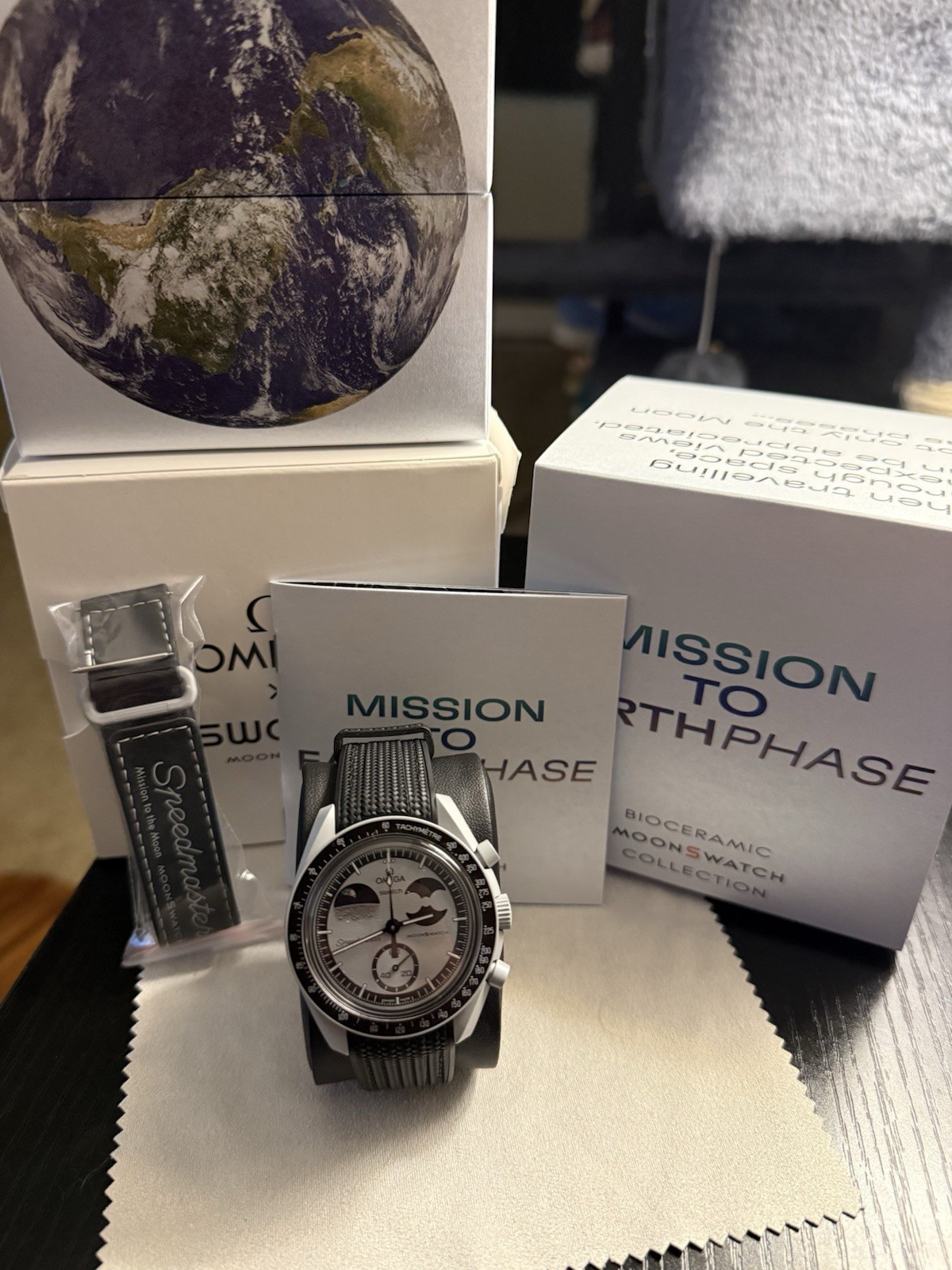 Omega x Swatch Mission to Earthphase MoonSwatch SO33M700 Full Set w/Box & Papers