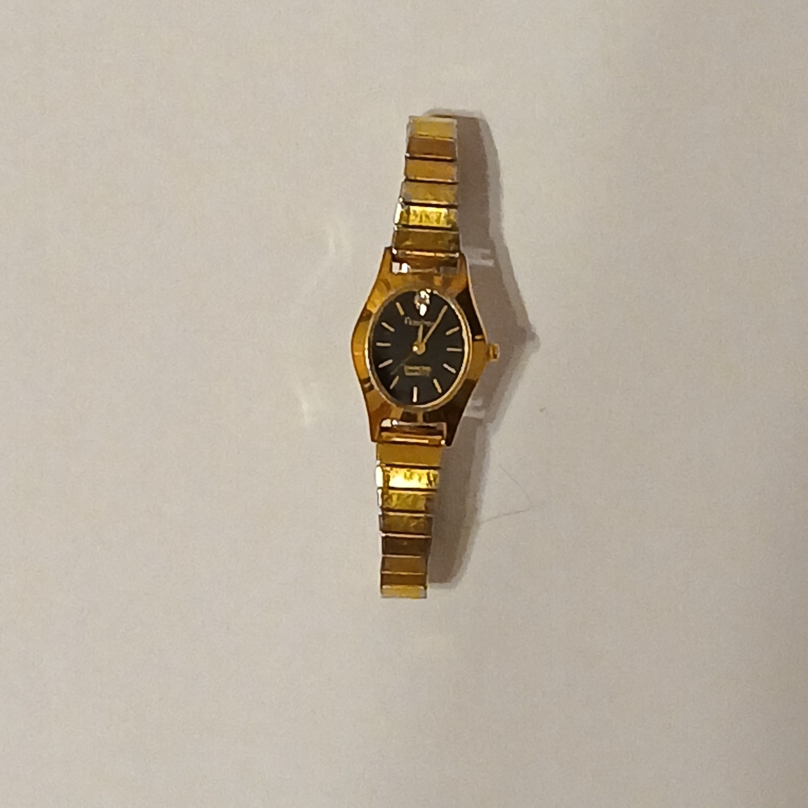 Gold Tone Luxury Watch Women (batteries not included) Good Condition