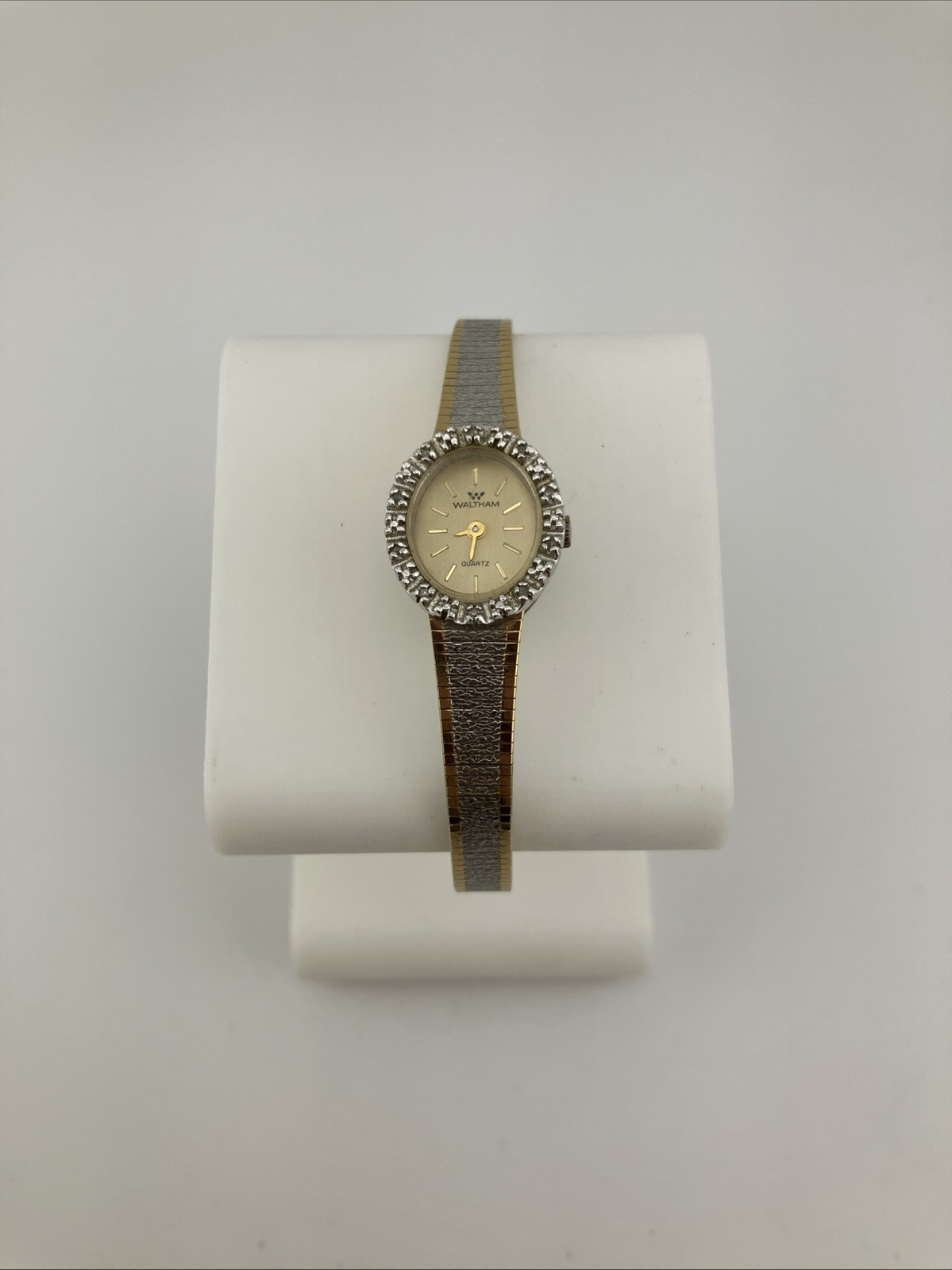 Vtg Waltham Ladies 16mm Watch Two-Tone Diamond Bezel Oval Silver Dial – RUNS