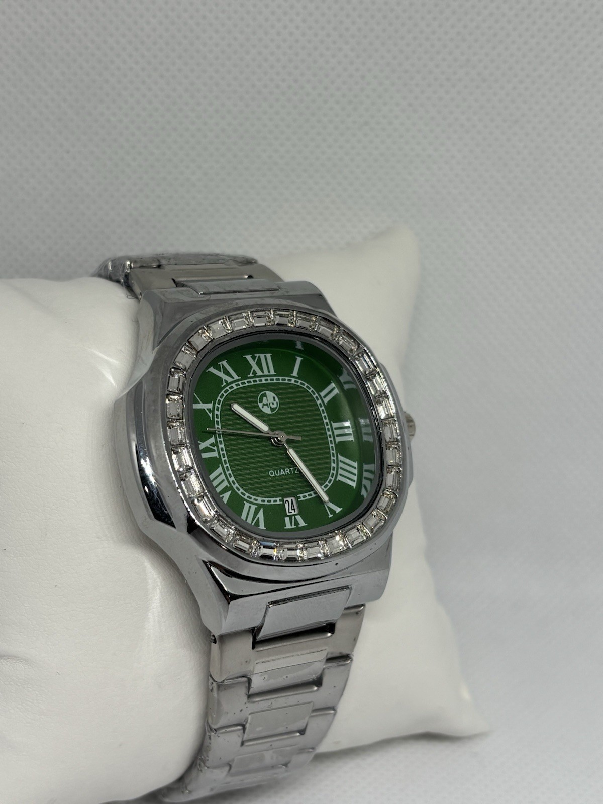 MENS Green Dial Crystal Bezel Date Quartz Watch Silver Tone Bracelet