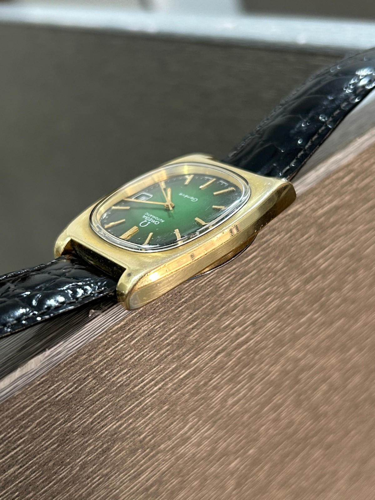 Vintage Omega Genève Automatic Green Dial 166.0190 Gold Plated 1970s Swiss Watch