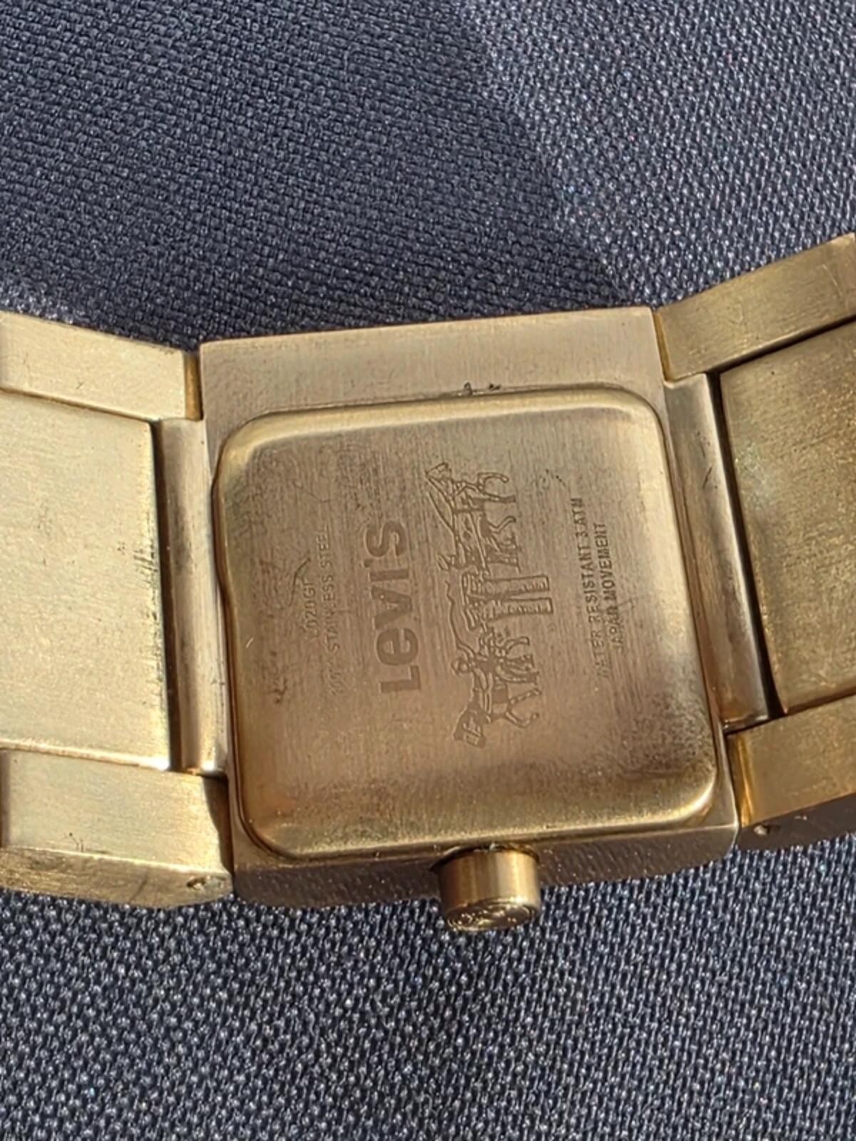 Retro y2k levis futuristic gold watch