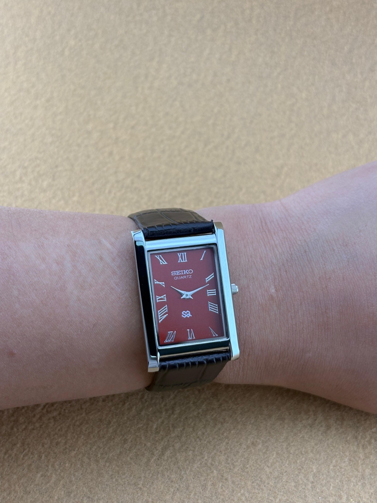 RARE RED SILVER Vintage Seiko Slim Quartz Men’s Wristwatch-dark brown strap