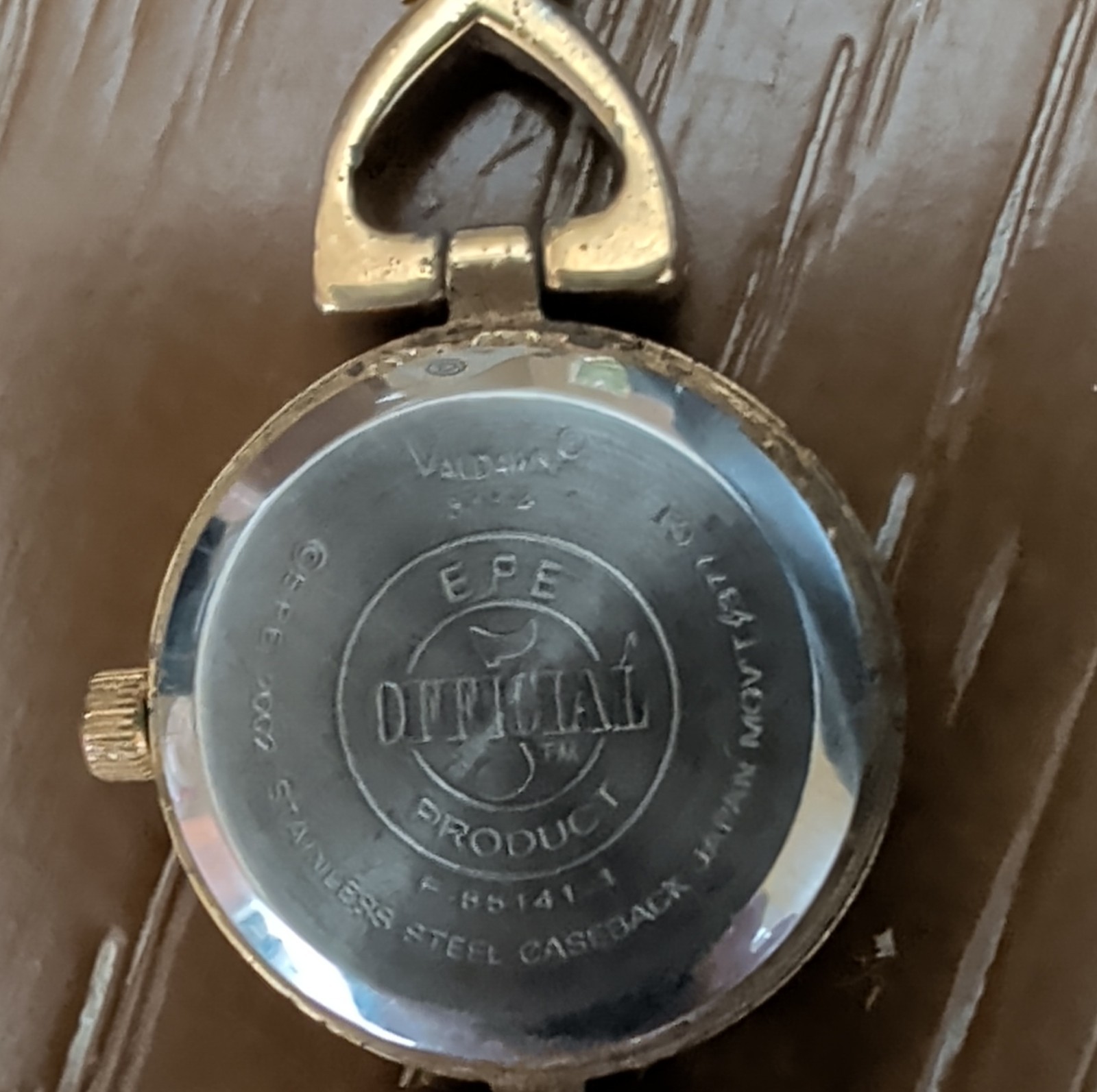 valdawn gold metal bracelet wristwatch celebrity theme analog display