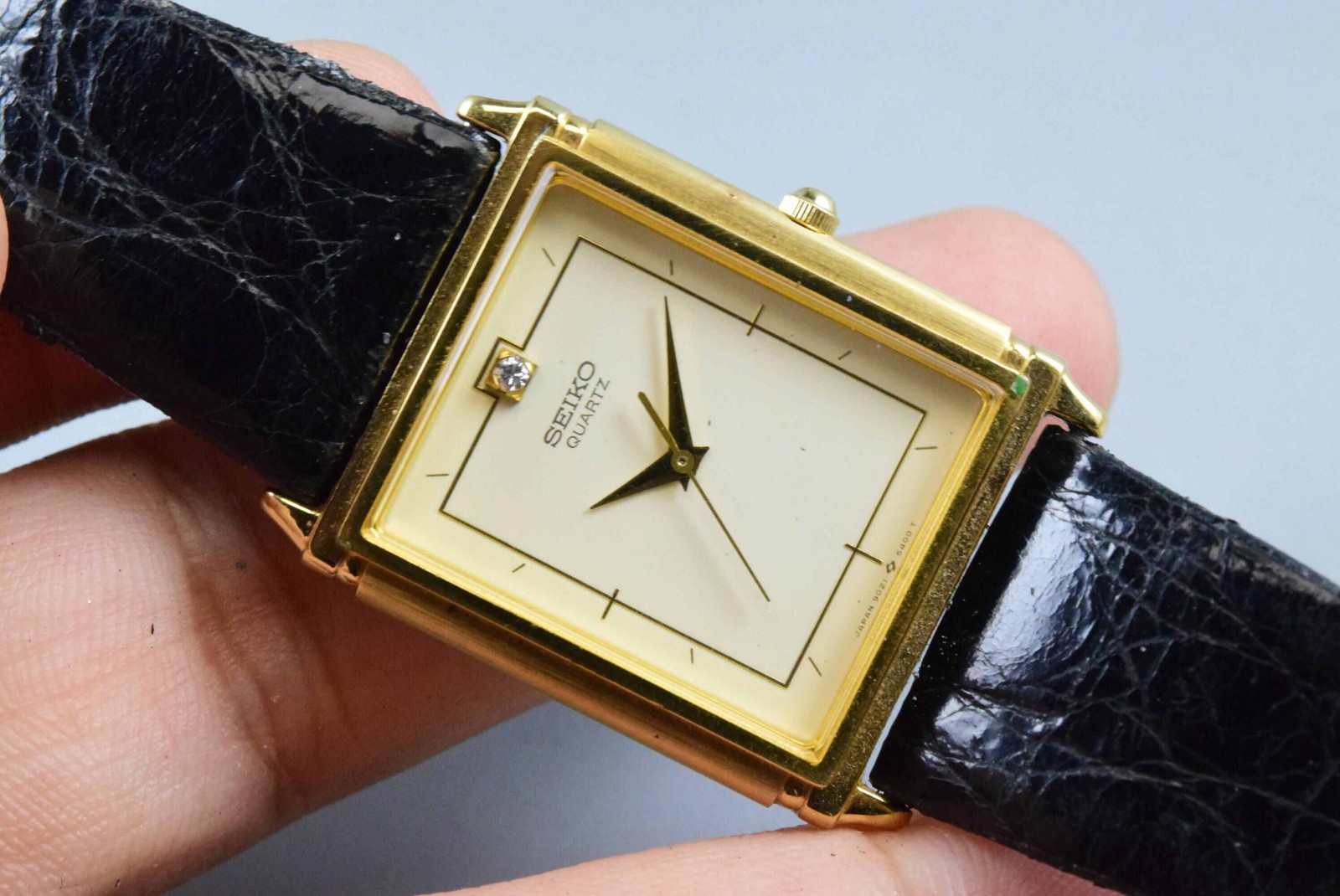 Vintage watch Seiko 9021-5300 Yellow Men Quartz Tank 28mm