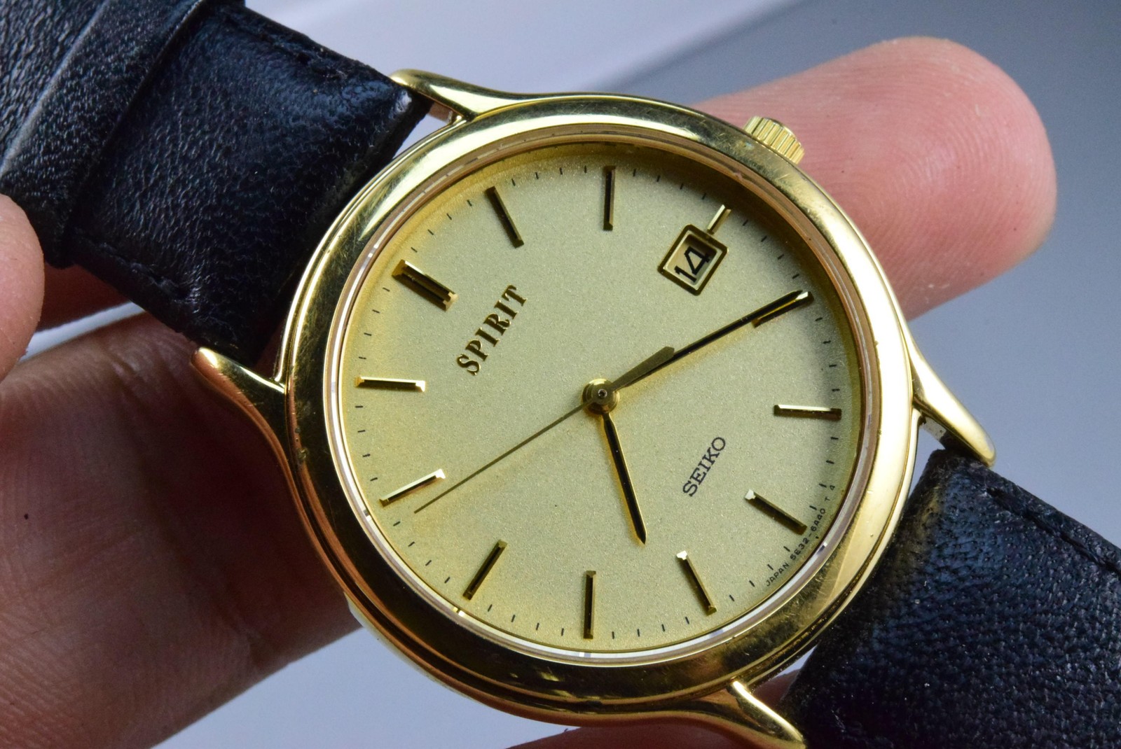 Vintage watch Seiko Spirit 5E32-6A3A Yellow Men Quartz Round 35mm