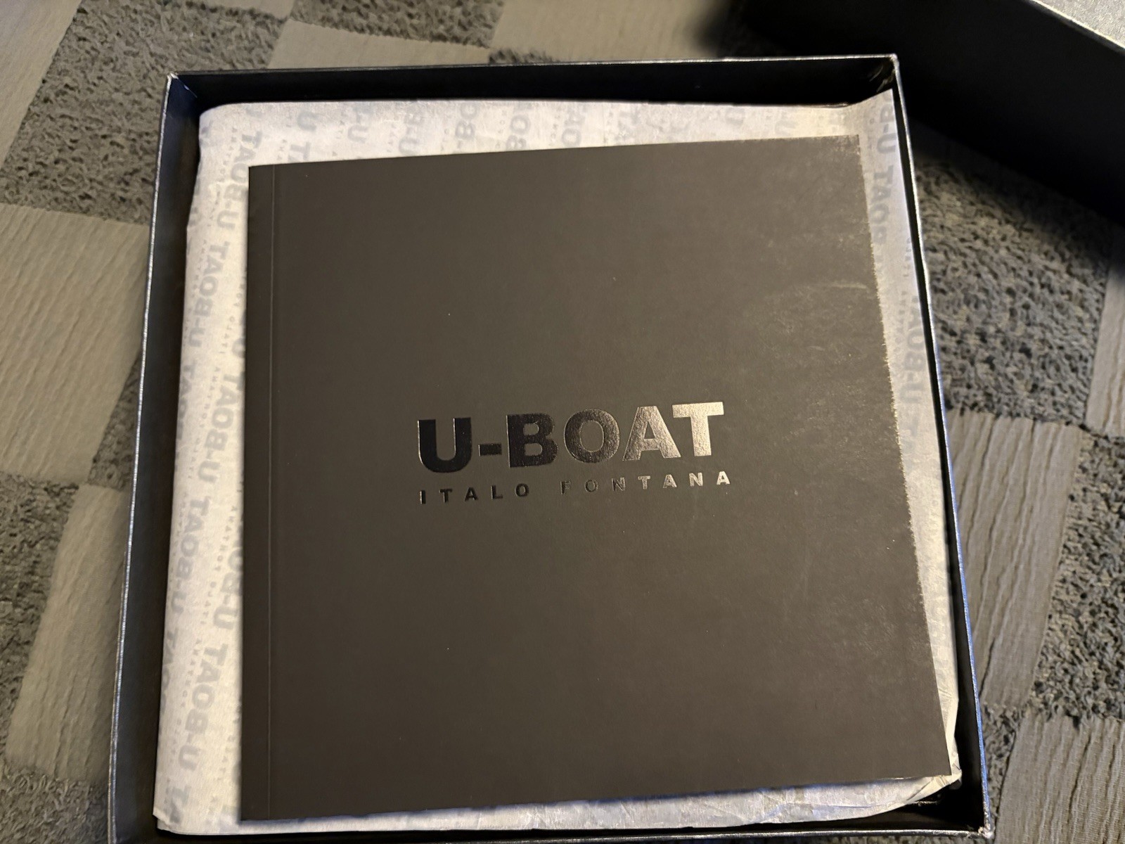 U-Boat Classico 5573 Left Hook 53mm Auto Carbon Fiber +Extra Strap / FULL SET