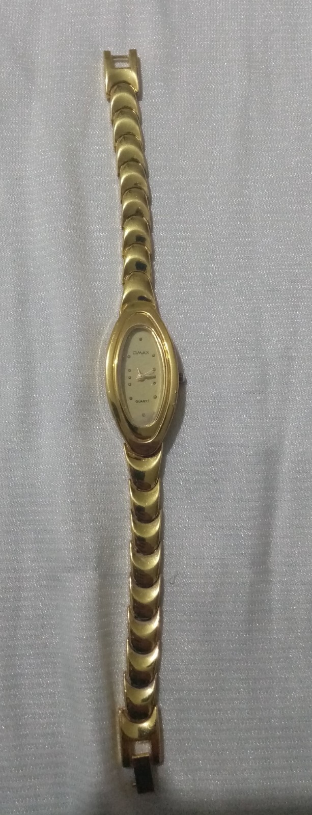 Vintage OMAX Ladies Gold Tone Quartz Watch Oval Face Working Stainless Back