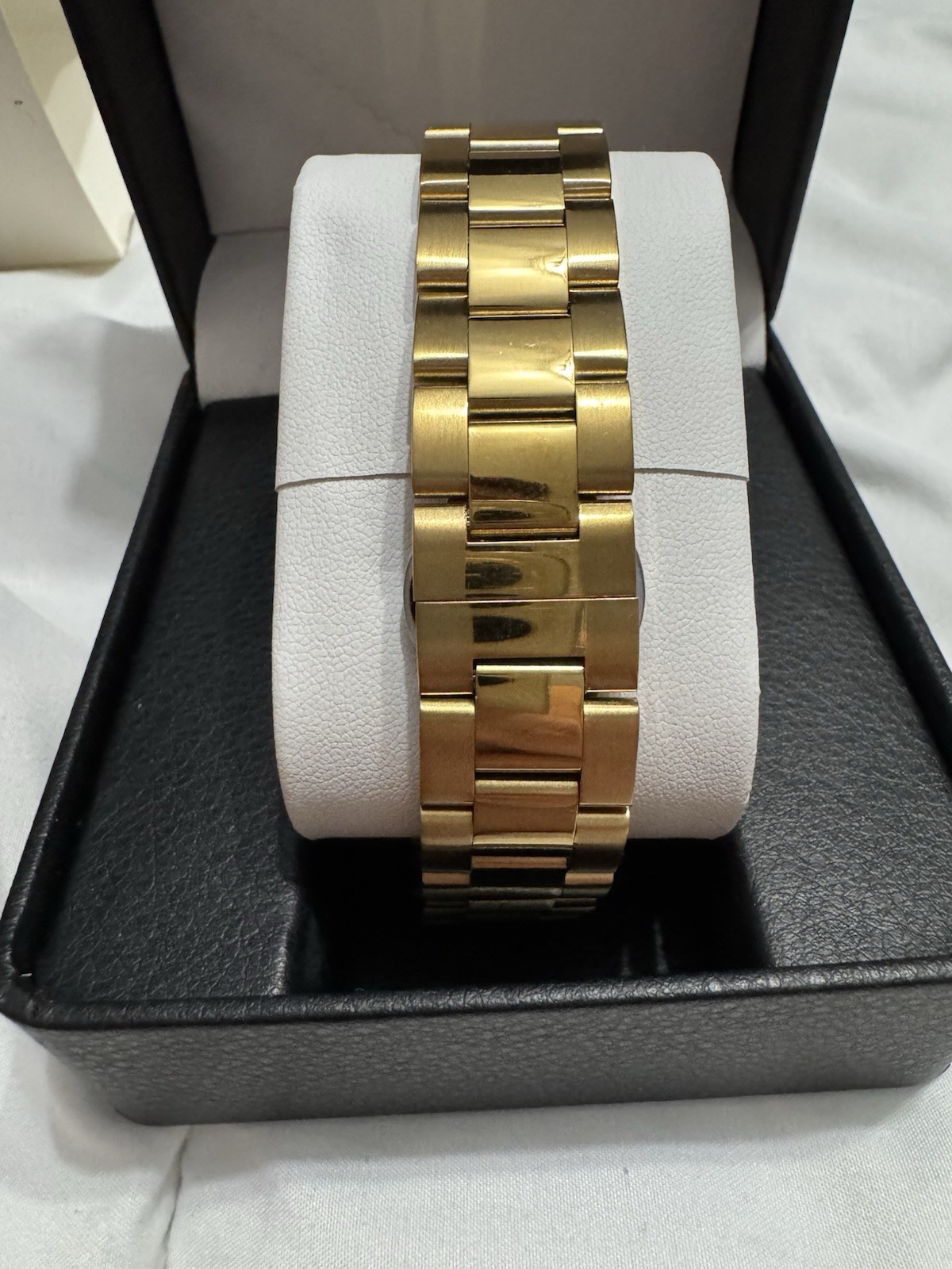 Trump Vintage Gold-Tone Quartz Analog-Date Watch / Silver Dial / Black Bezel