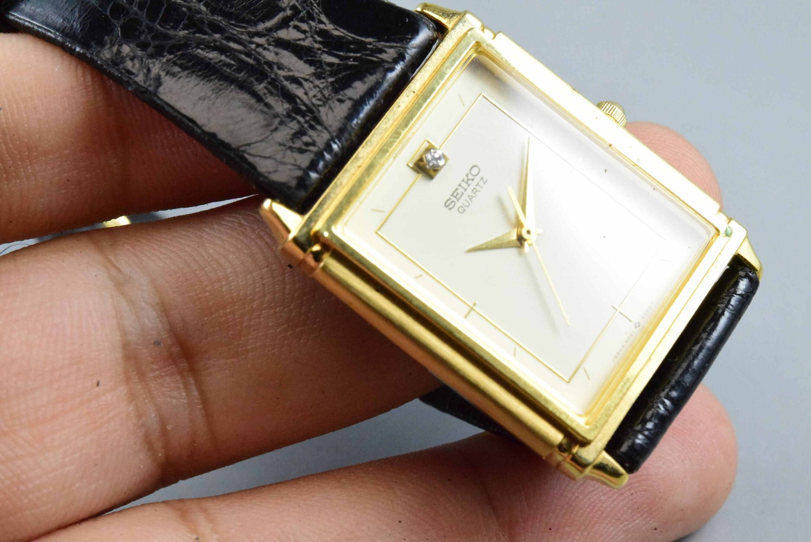 Vintage watch Seiko 9021-5300 Yellow Men Quartz Tank 28mm